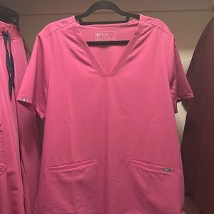 Figs women’s hot pink scrub top